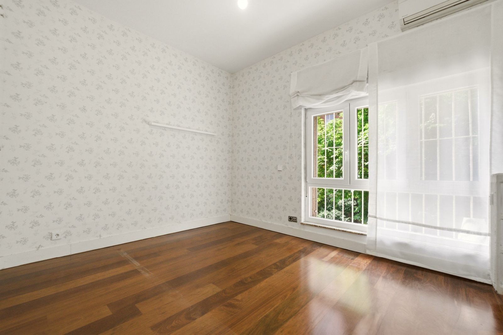 Bright 3-bedroom apartment — Amado Nervo (159 m²), Retiro, Madrid — photo 3