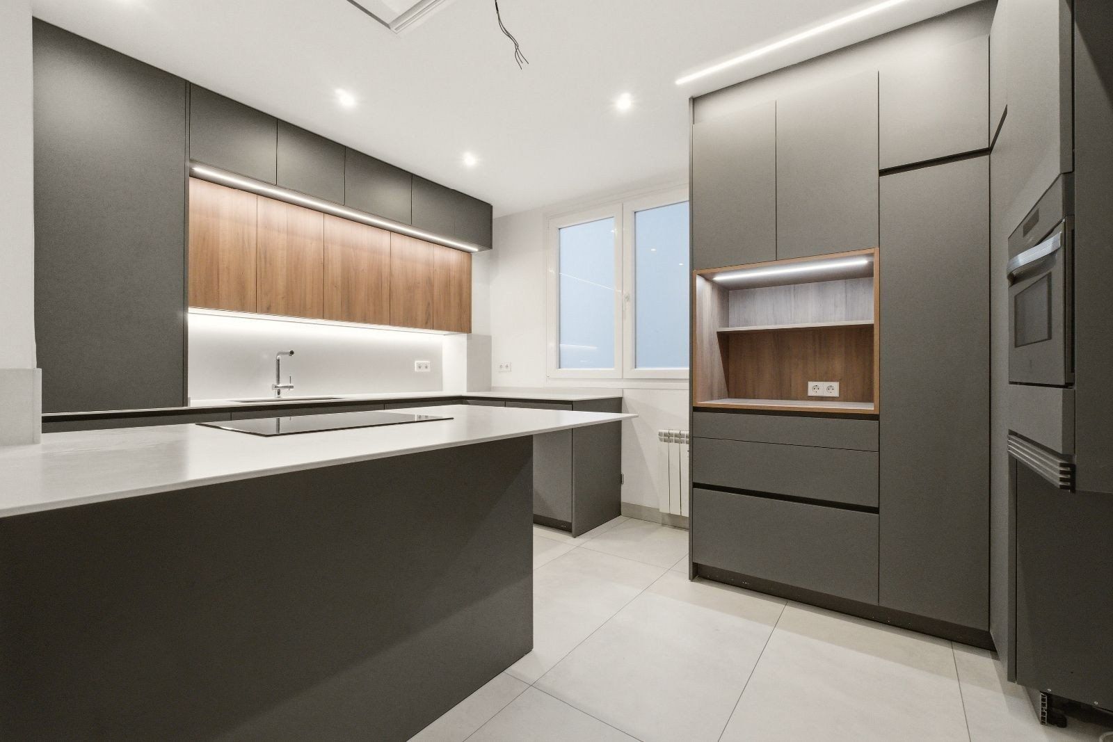 Bright 3-bedroom apartment — Amado Nervo (159 m²), Retiro, Madrid — photo 4