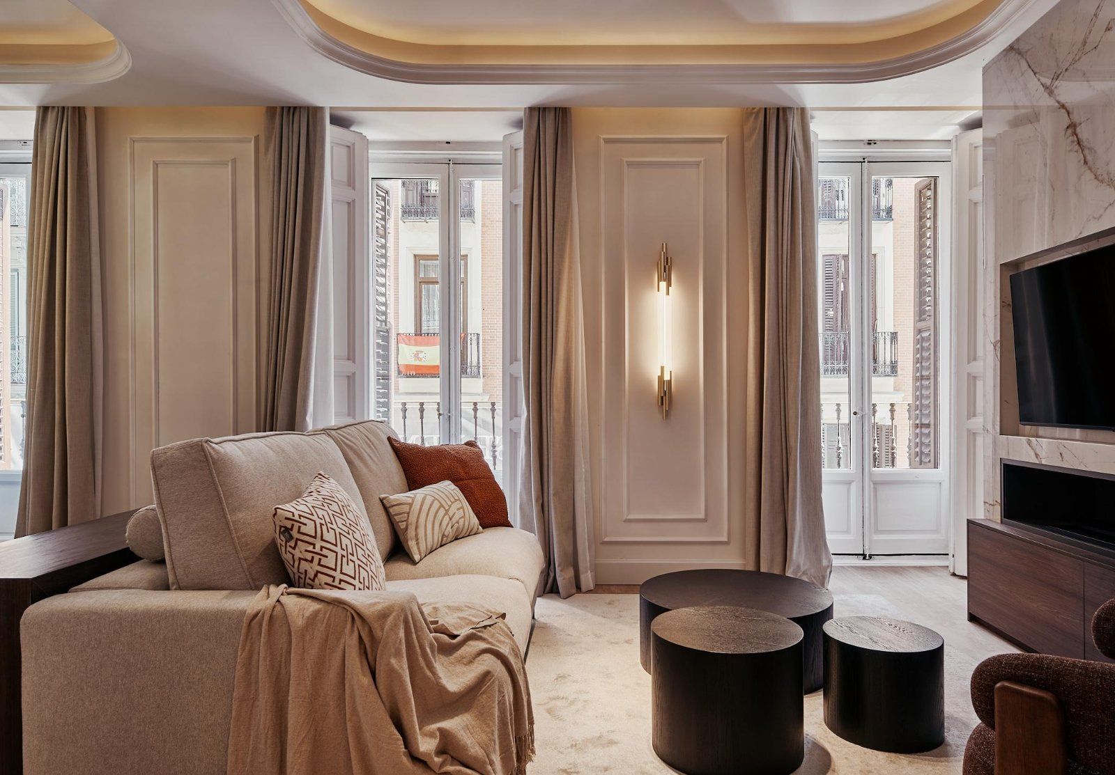 Bright 4-bedroom apartment — Argensola 5, Almagro, Madrid — photo 4