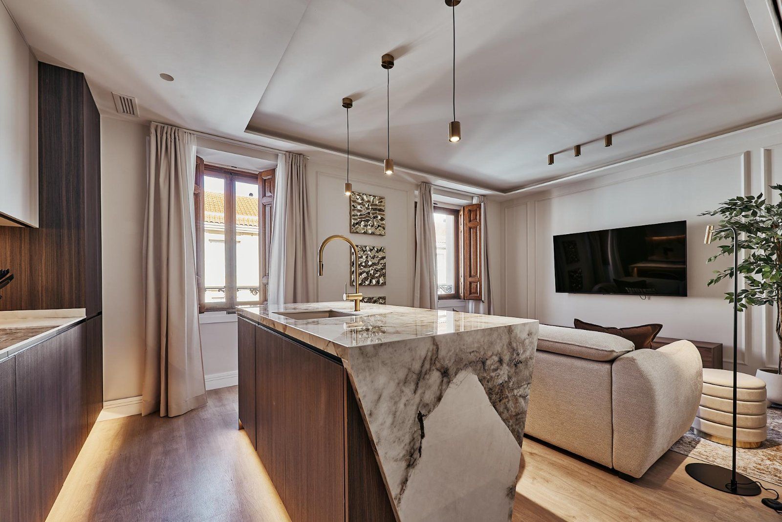 Bright 3-bedroom apartment — Manuela Malasaña, Malasaña, Madrid, photo 6