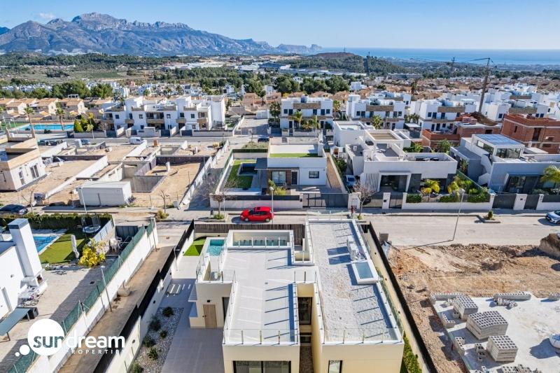 Villa nueva llave en mano con 4 dormitorios y vistas al mar a la venta en La Alberca Polop — photo 4