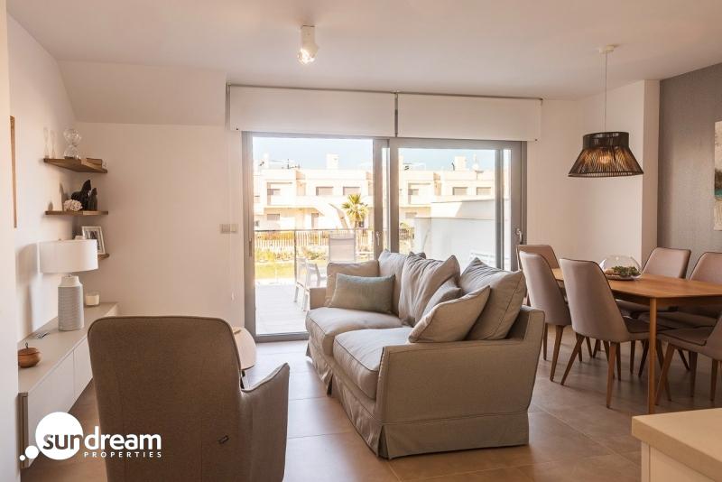Bungalow de planta alta con 2 dormitorios y solarium privado a la venta en Golf Resort(Orihuela) — photo 4