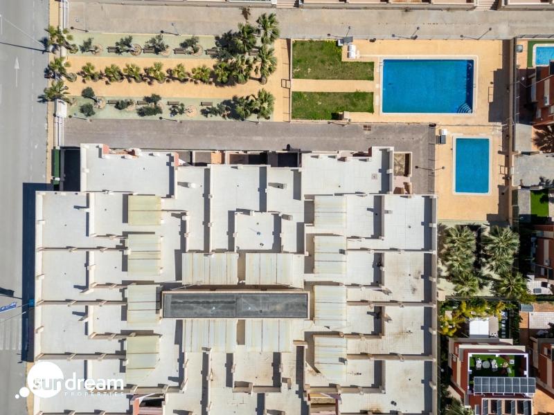 Piso en venta con 2 habitaciones y piscina en Cabo Roig — photo 3