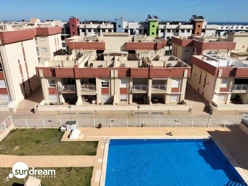 Piso en venta con 2 habitaciones y piscina en Cabo Roig — photo 5