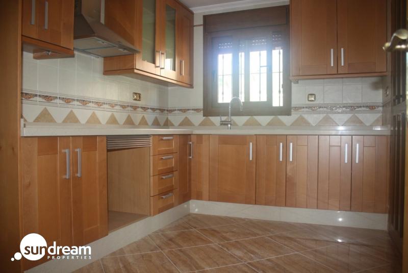Fantástico Chalet Estilo Mediterráneo en Los Altos de Torrevieja con 3 Dormitorios y 4 Baños — photo 3