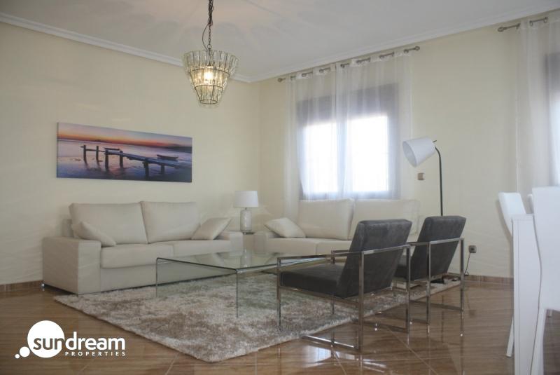 Fantástico Chalet Estilo Mediterráneo en Los Altos de Torrevieja con 3 Dormitorios y 4 Baños — photo 4