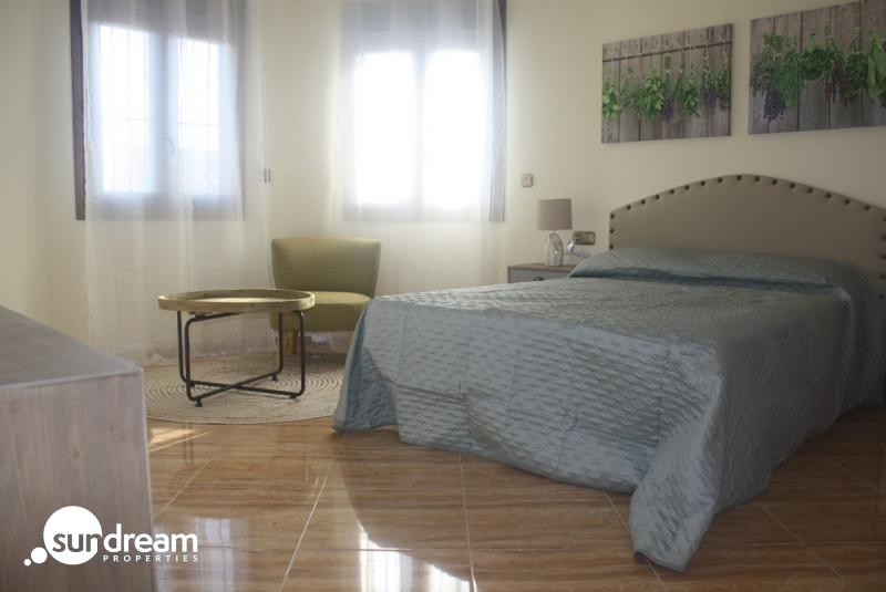 Fantástico Chalet Estilo Mediterráneo en Los Altos de Torrevieja con 3 Dormitorios y 4 Baños — photo 5
