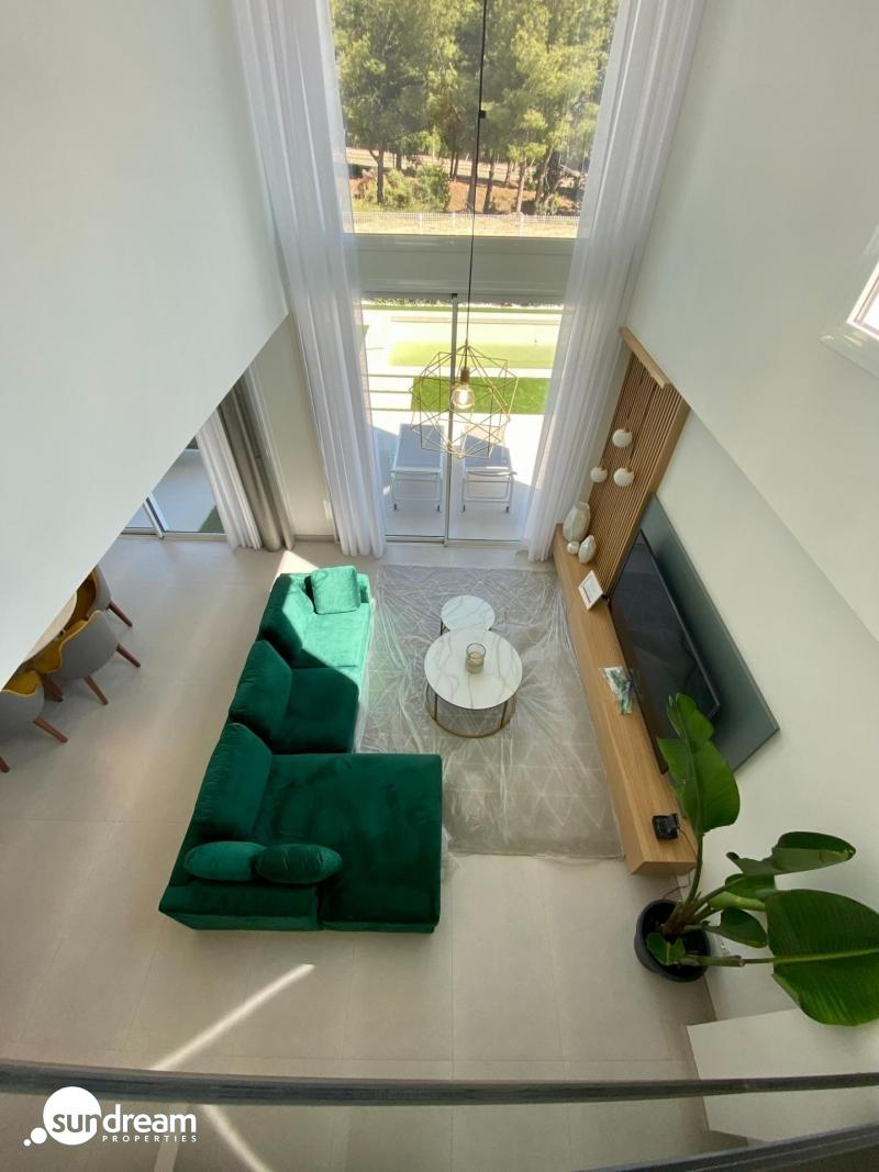 Villa moderna de 3 dormitorios con piscina privada en Finestrat — photo 3