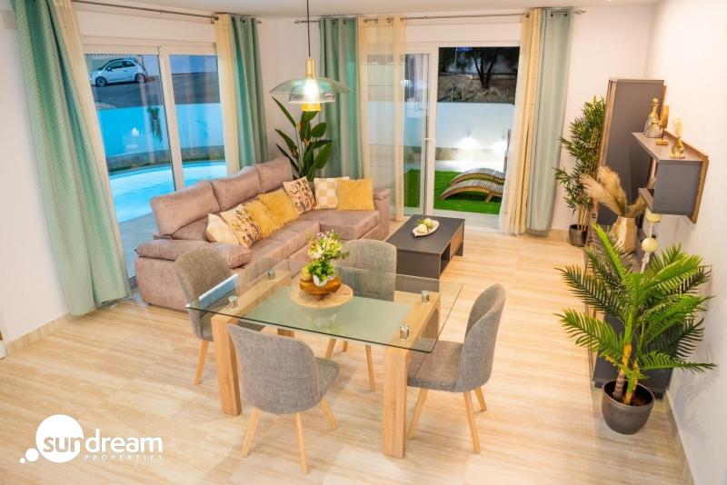 Villa de 5 dormitorios a la venta con estupendas vistas al campo de Golf "La Marquesa" Esta preciosa villa, situada a 50 metros del campo de Golf La Marquesa, aparte de tener unas vistas despejadas y  — photo 3