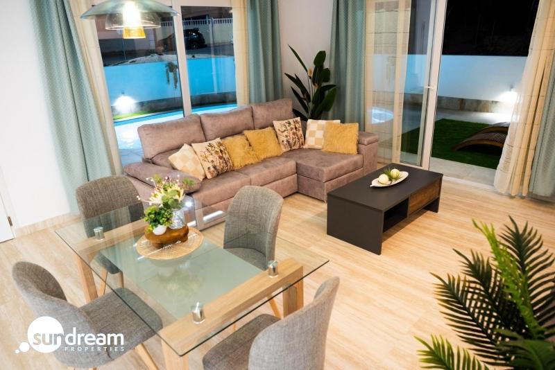 Villa de 5 dormitorios a la venta con estupendas vistas al campo de Golf "La Marquesa" Esta preciosa villa, situada a 50 metros del campo de Golf La Marquesa, aparte de tener unas vistas despejadas y  — photo 5