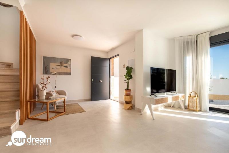 Bungalow de planta baja con 2 dormitorios y jardín privado a la venta en Cox(Alicante) — photo 4