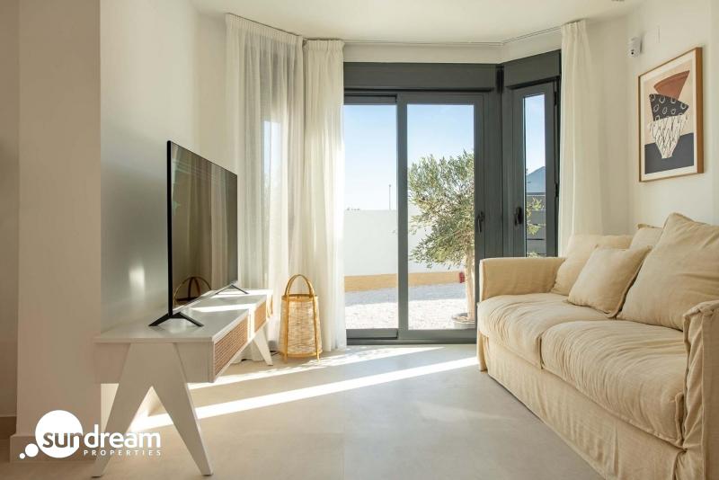 Bungalow de planta baja con 2 dormitorios y jardín privado a la venta en Cox(Alicante) — photo 5
