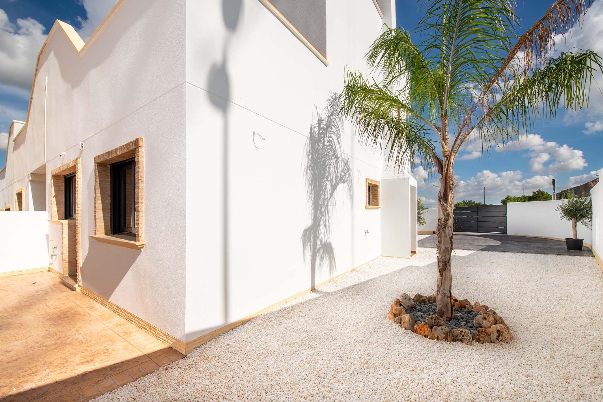 terraced house in Cox — photo 4